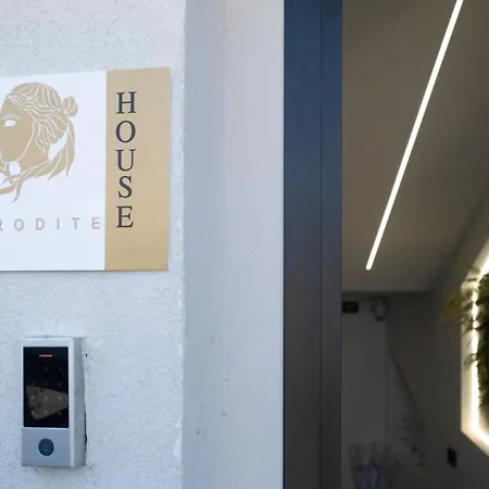 Aphrodite House 3*