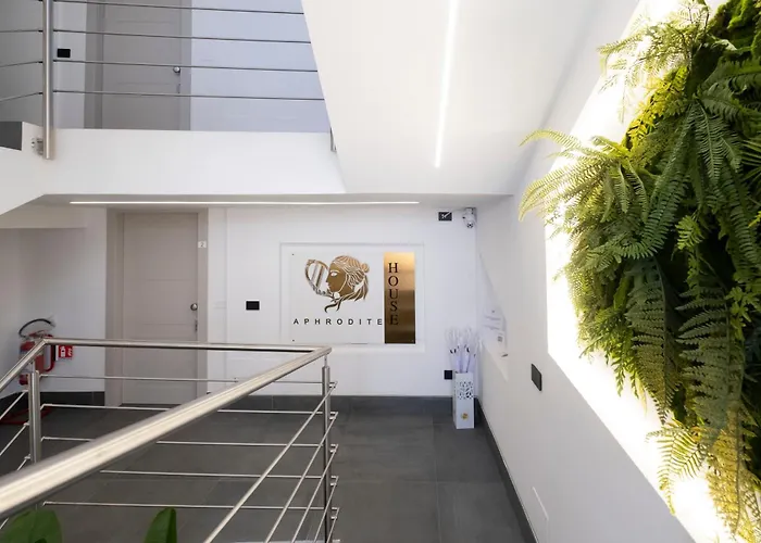 Aphrodite House Bed & Breakfast 4*