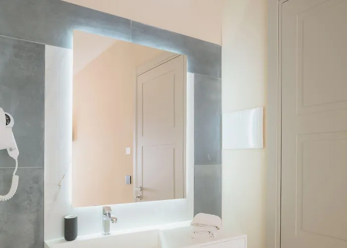 Aphrodite House 3*